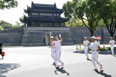 笑臉與熱情刷屏！這名火炬手是景興人！